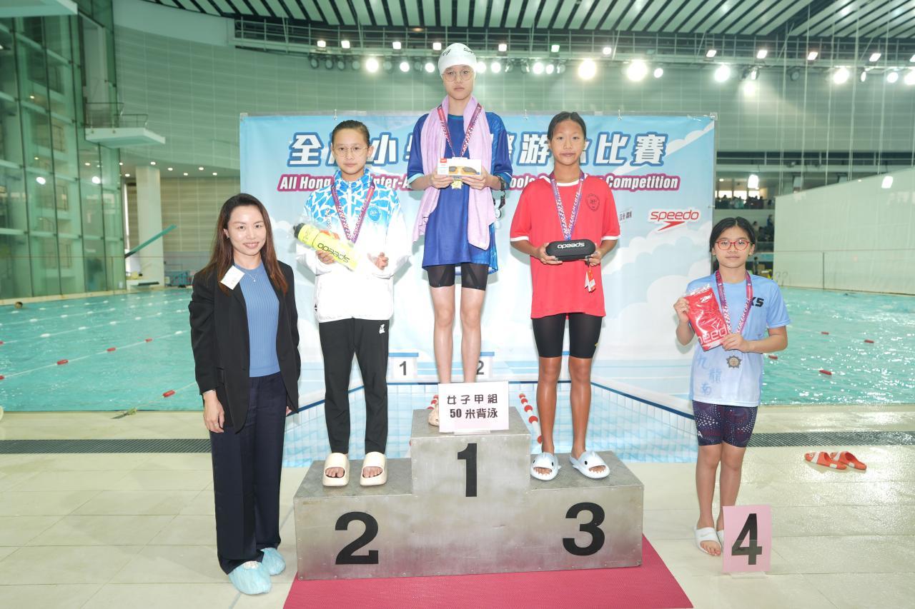 女子甲組50米背泳冠軍  六愛 林子琦